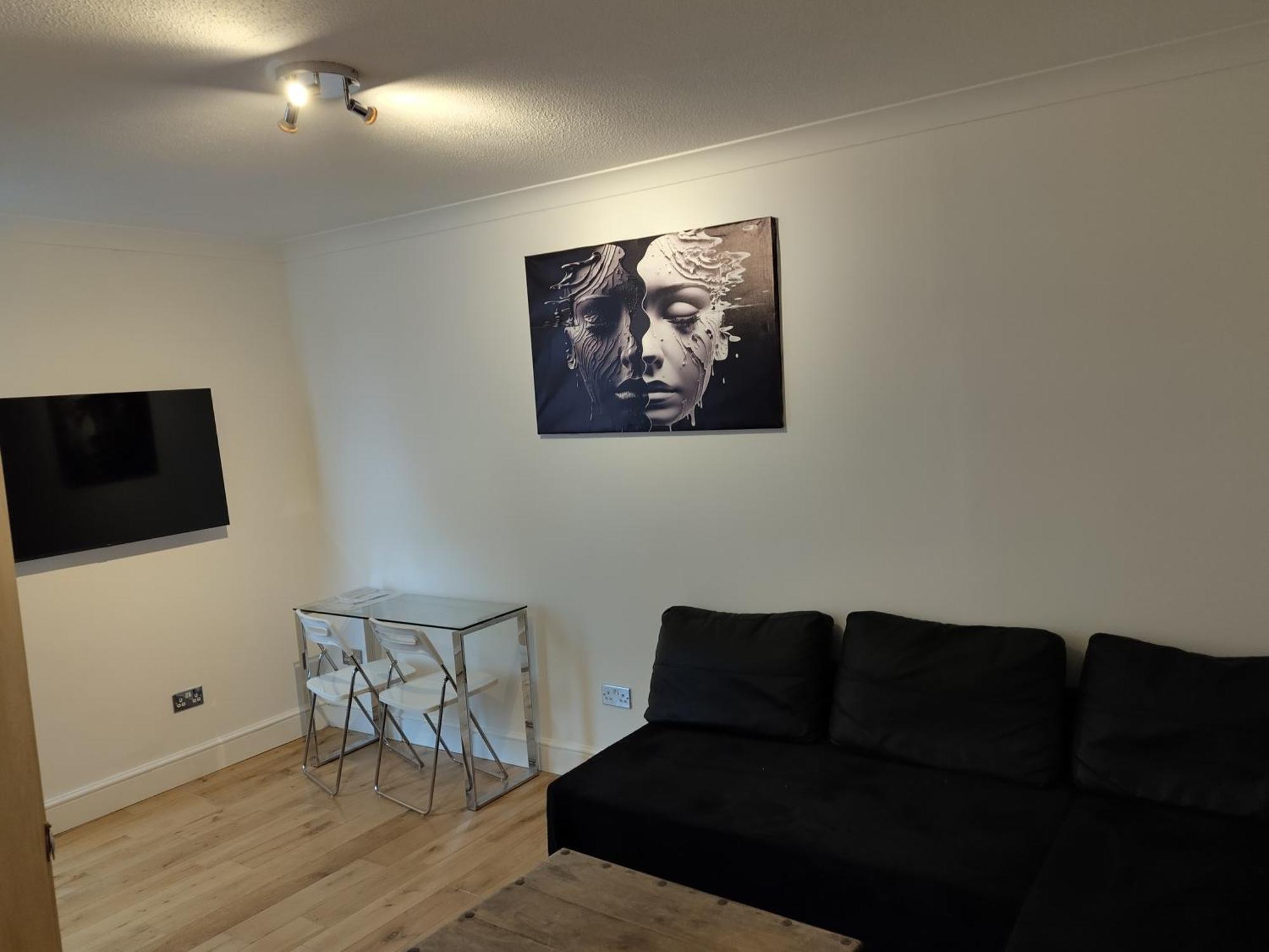 Cosy 1 Bed Apartment *