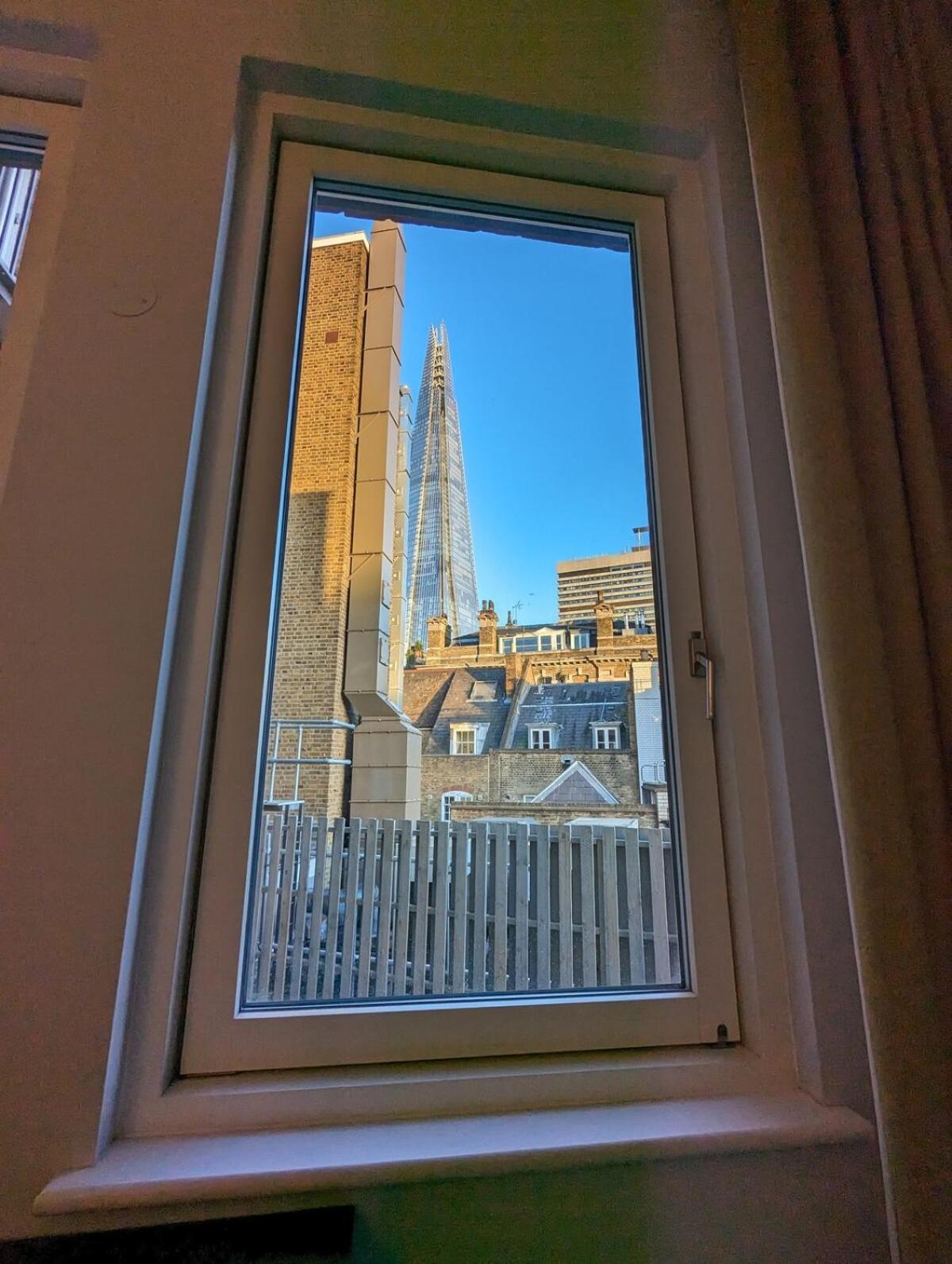 Designer Flat In The Heart Of Bridge London