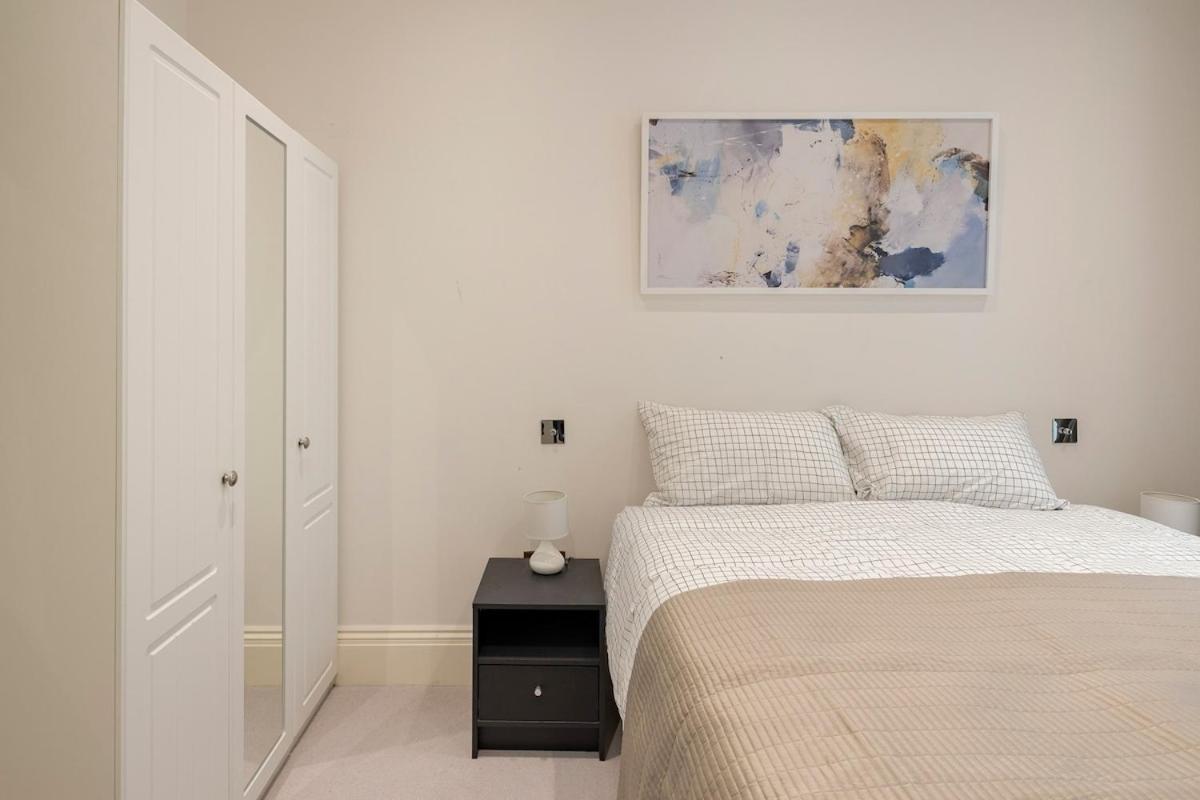 Modern Kensington 3-bedroom With Garden Apartment
