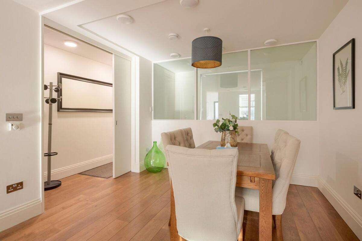 Modern Kensington 3-bedroom With Garden Apartment London