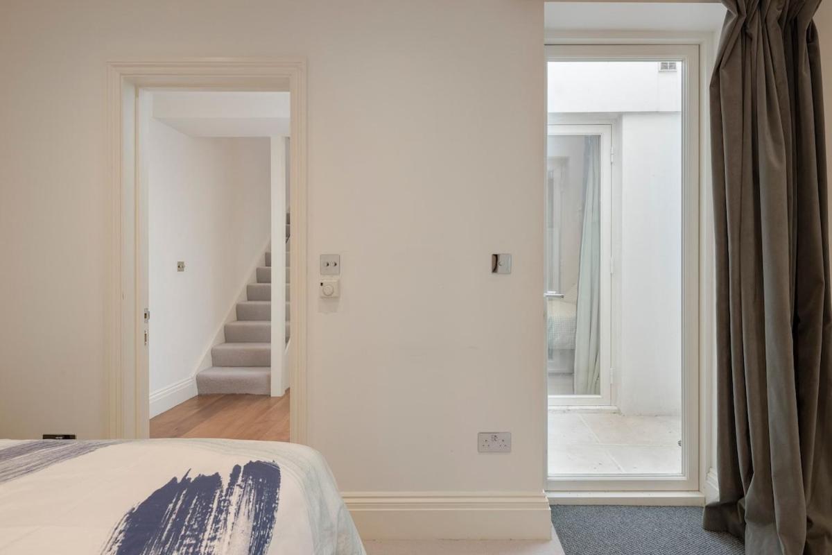 Modern Kensington 3-bedroom With Garden