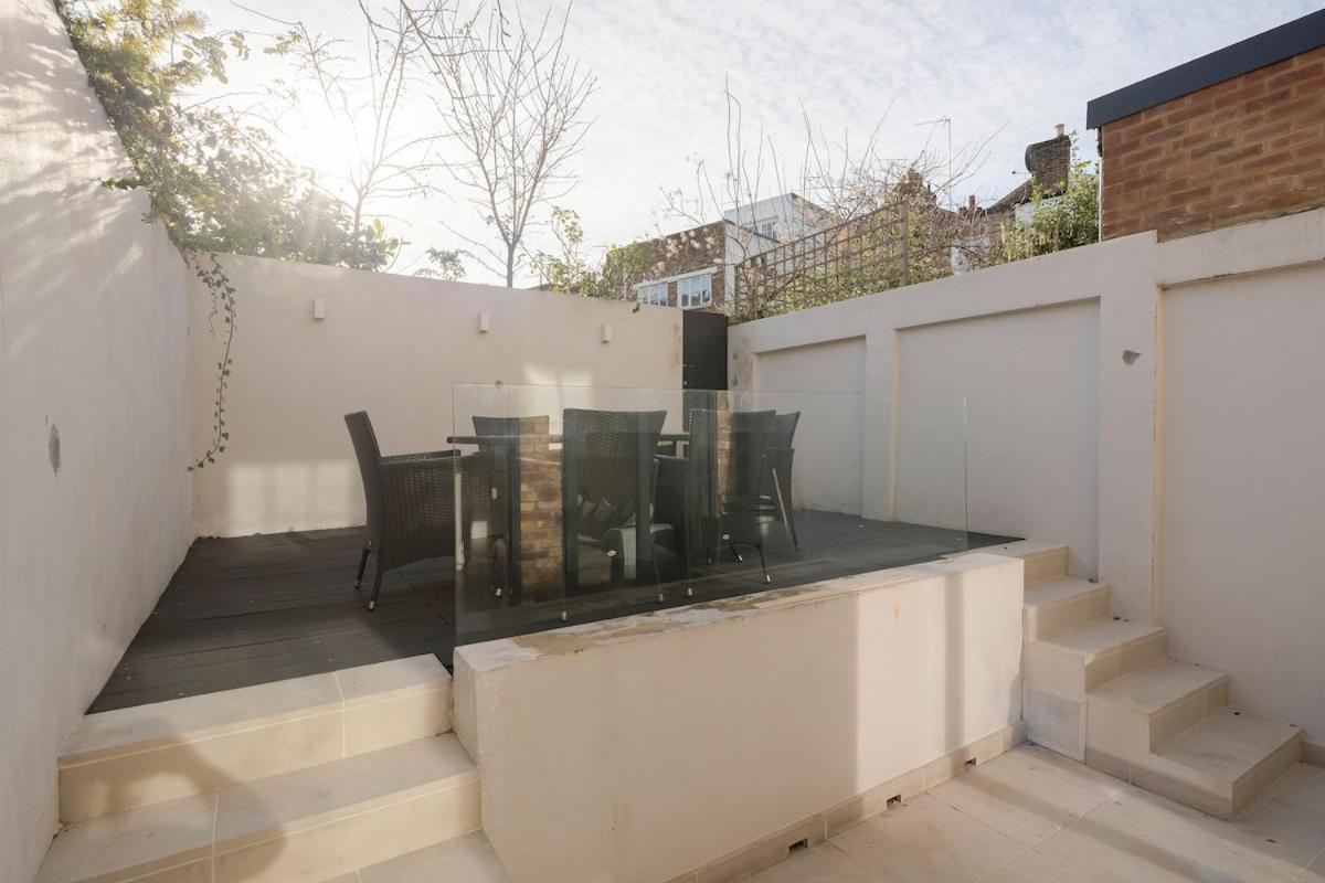 Modern Kensington 3-bedroom With Garden