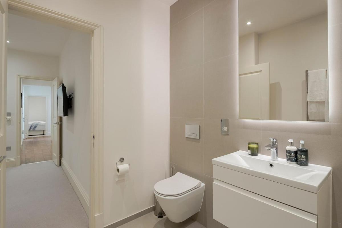 Modern Kensington 3-bedroom With Garden Apartment London