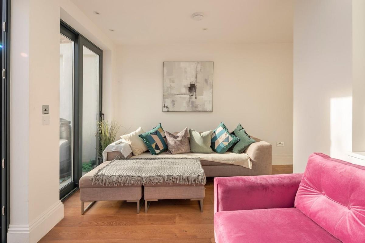 Modern Kensington 3-bedroom With Garden Apartment *