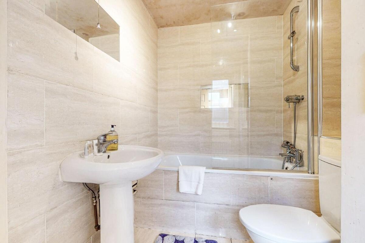 1-br Flat With Easy Tube Access Nine Elms Apartment London