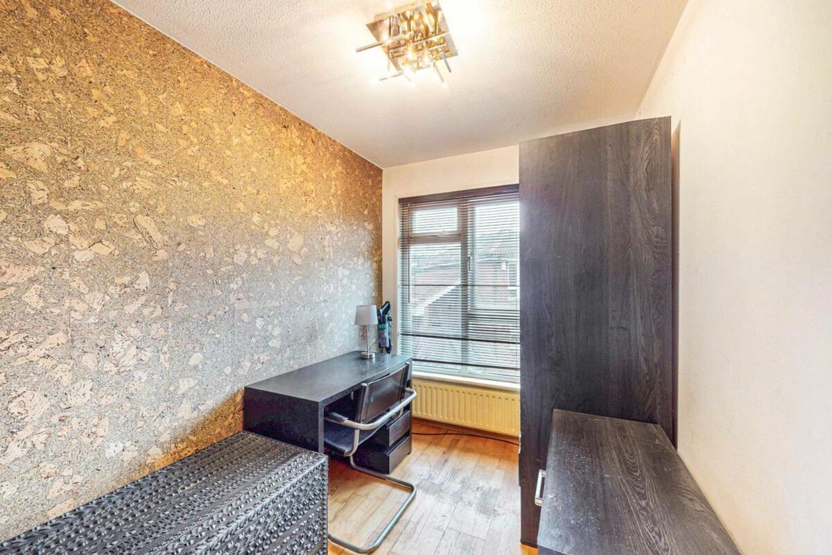 1-br Flat With Easy Tube Access Nine Elms London