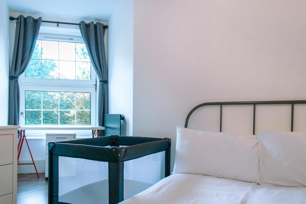 4-bedroom Flat Near Central, 2-min Walk To Metro Apartamento *