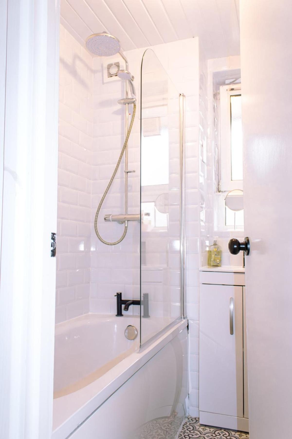 4-bedroom Flat Near Central, 2-min Walk To Metro Apartamento Londres