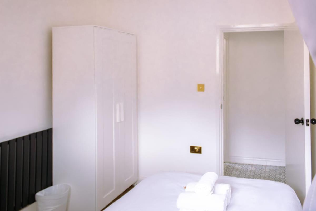 Apartamento 4-bedroom Flat Near Central, 2-min Walk To Metro Londres