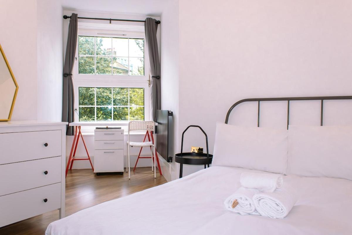 4-bedroom Flat Near Central, 2-min Walk To Metro Apartamento