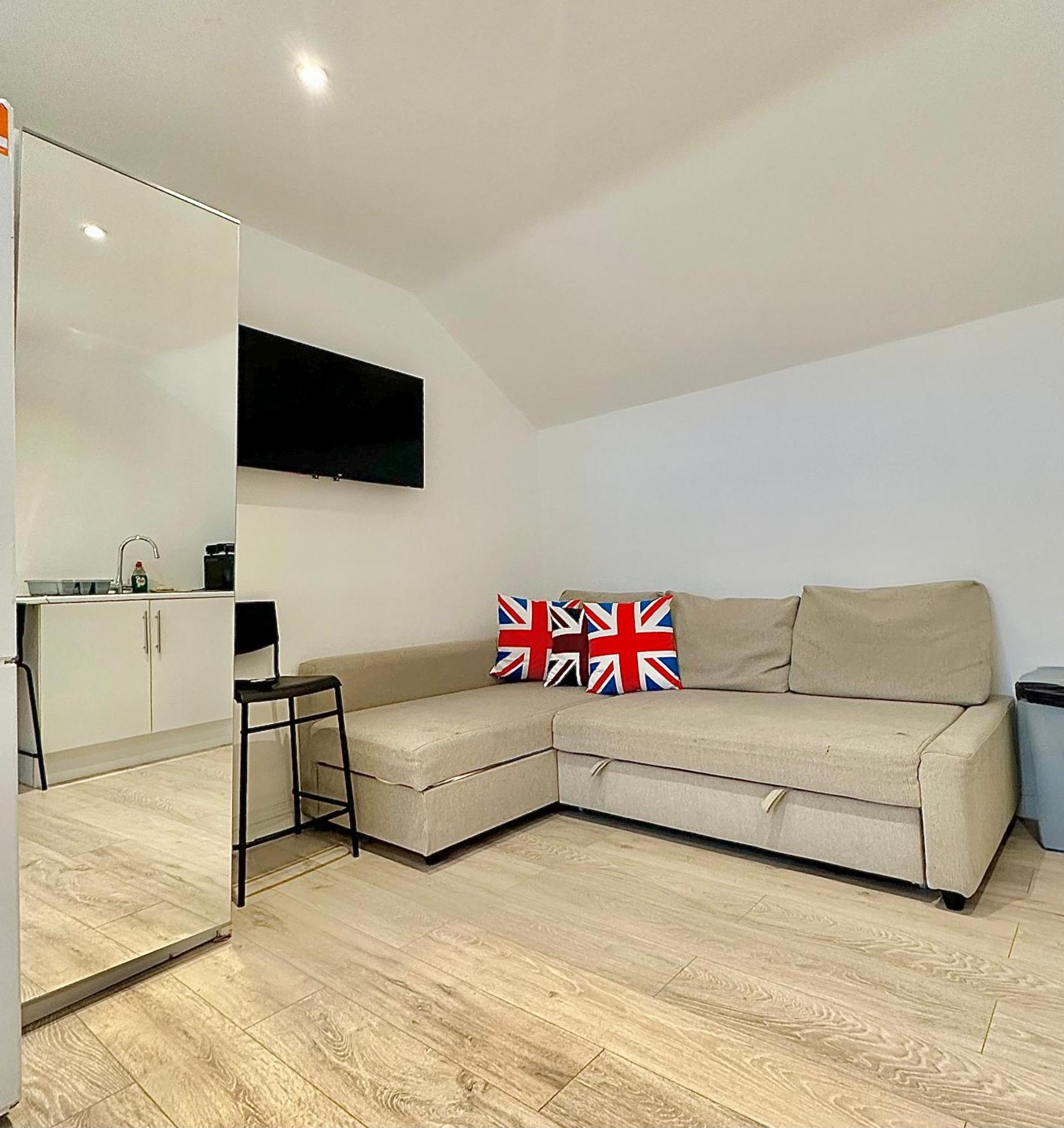 Flat C Garratt Lane * Londen