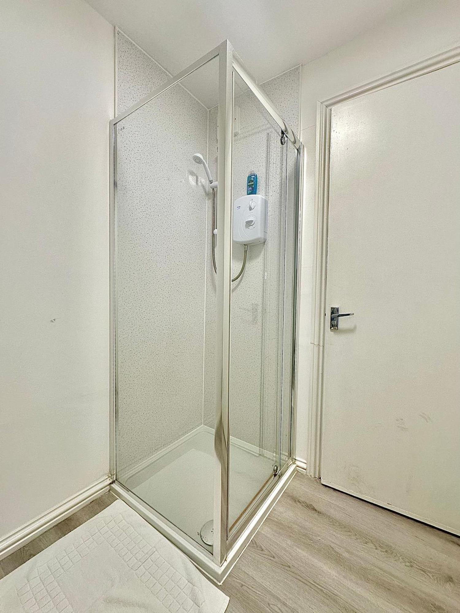 Flat C Garratt Lane *