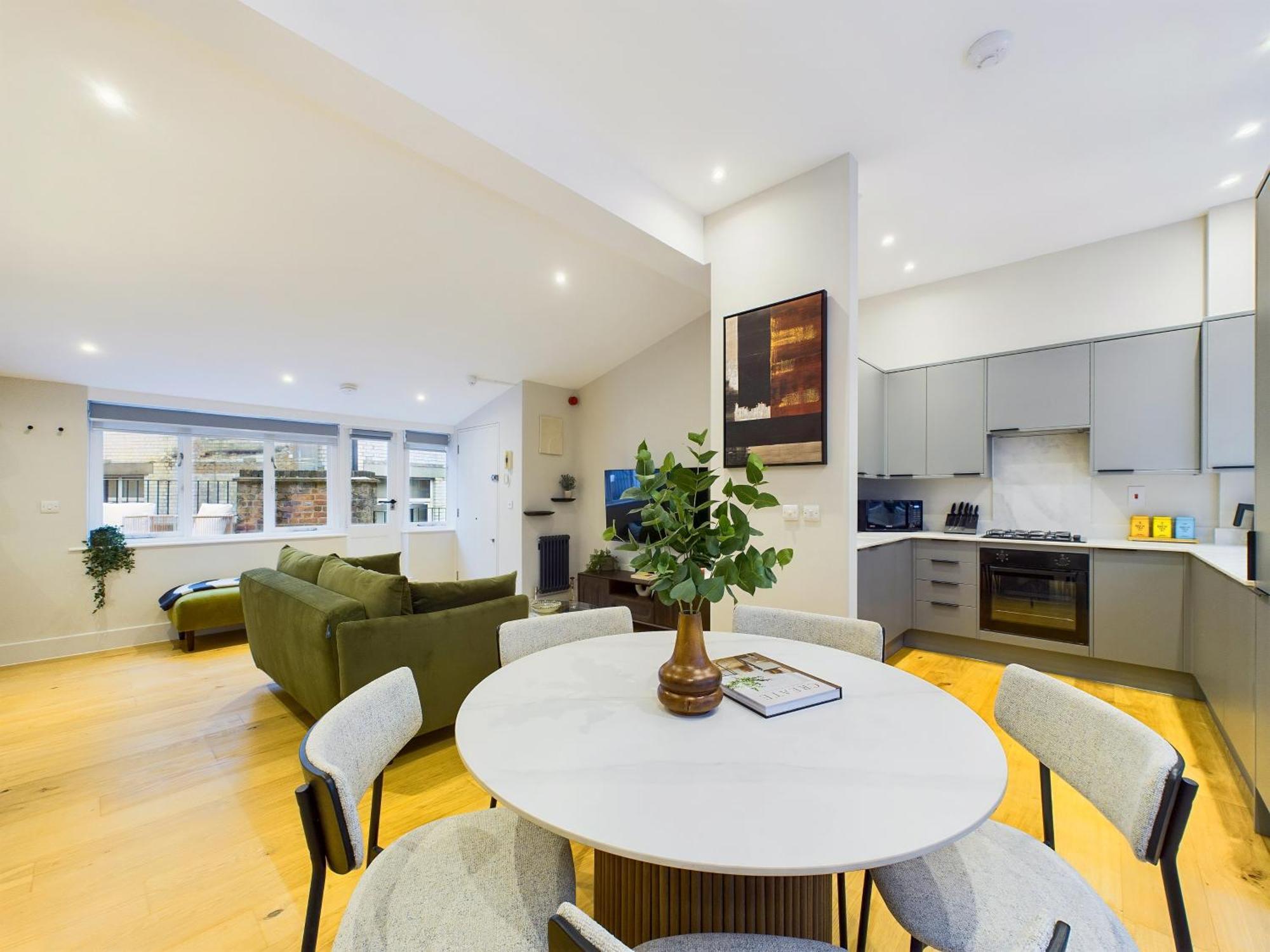 Be - The Piccadilly Circus Residences Apartment