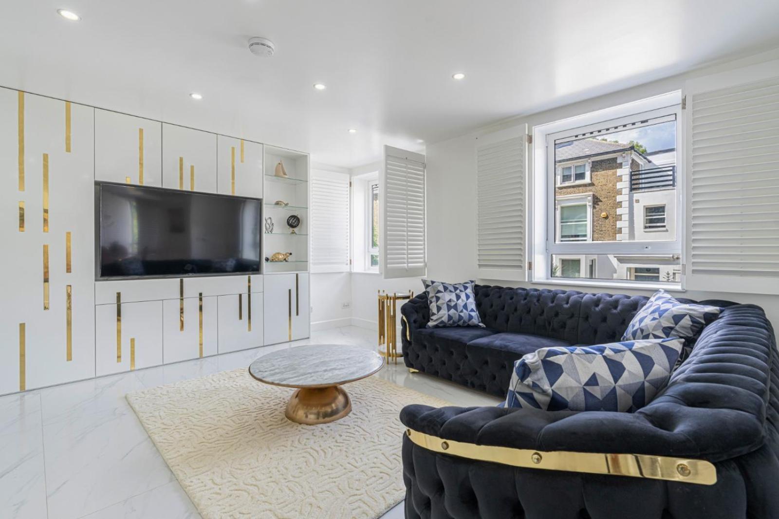 Elegant Escape * London