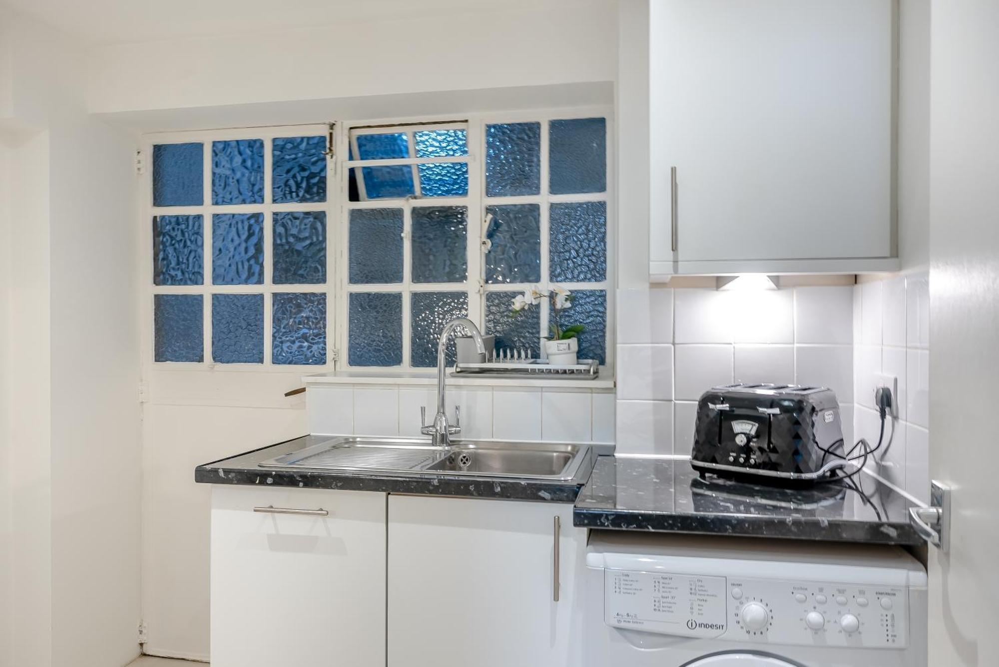 Pelham Court Apartment
