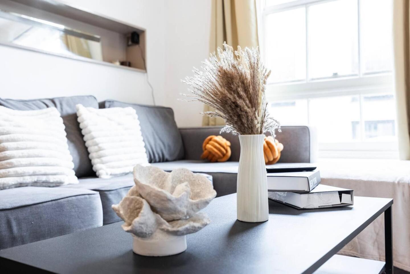 Spacious 2 Bedroom Old Street - Sleeps 6 * London