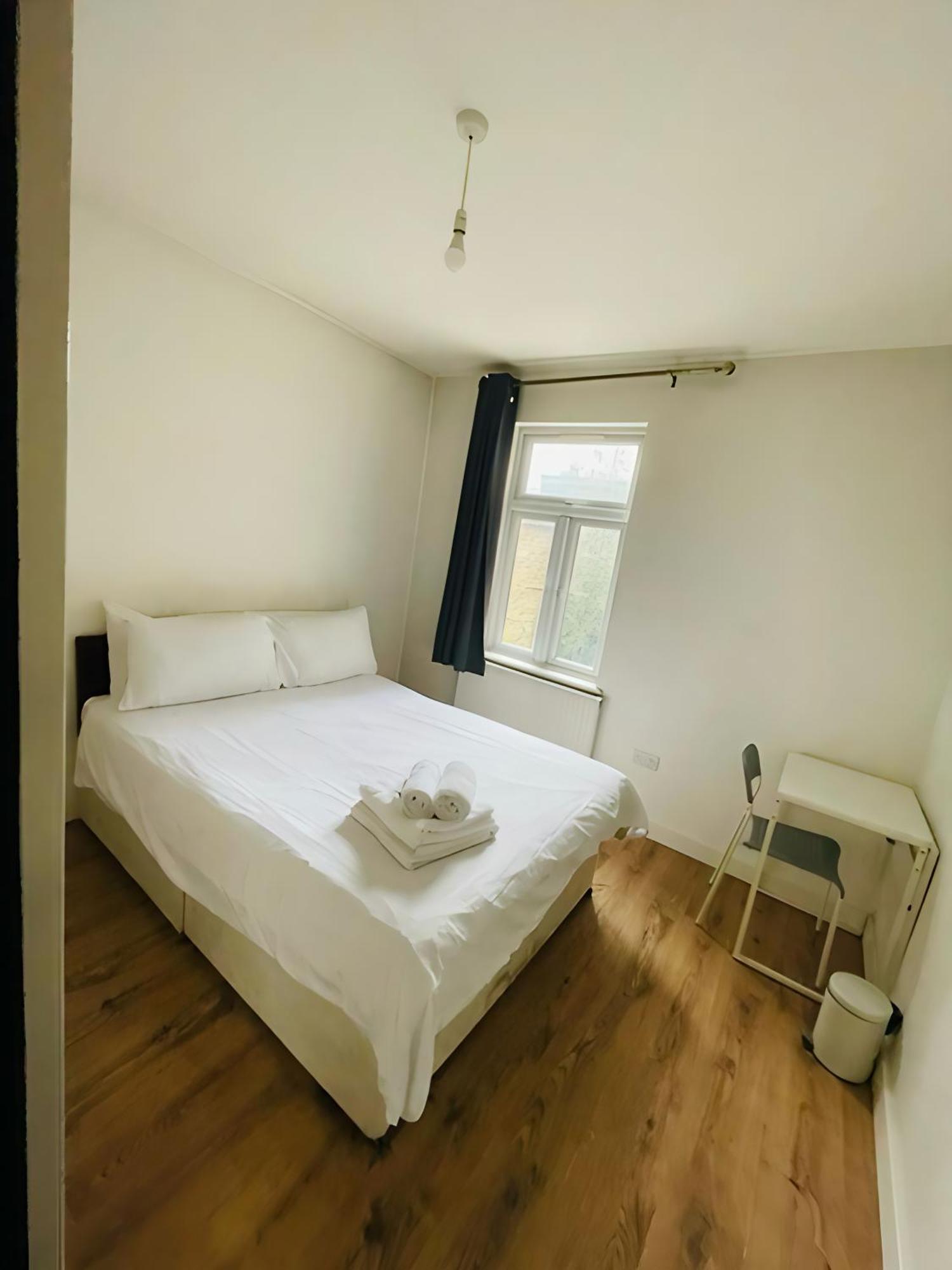 Double In A Specious House In Seven Sisters Homestay London