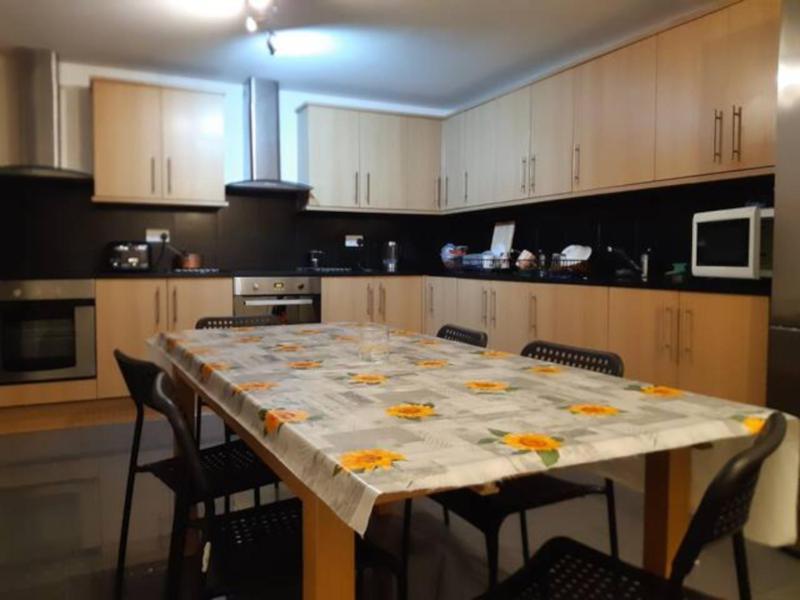 Cosy Single In A Shared Homestay