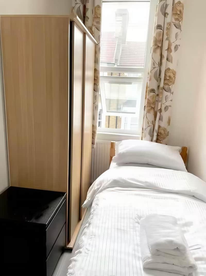Homestay Cosy Single In A Shared London