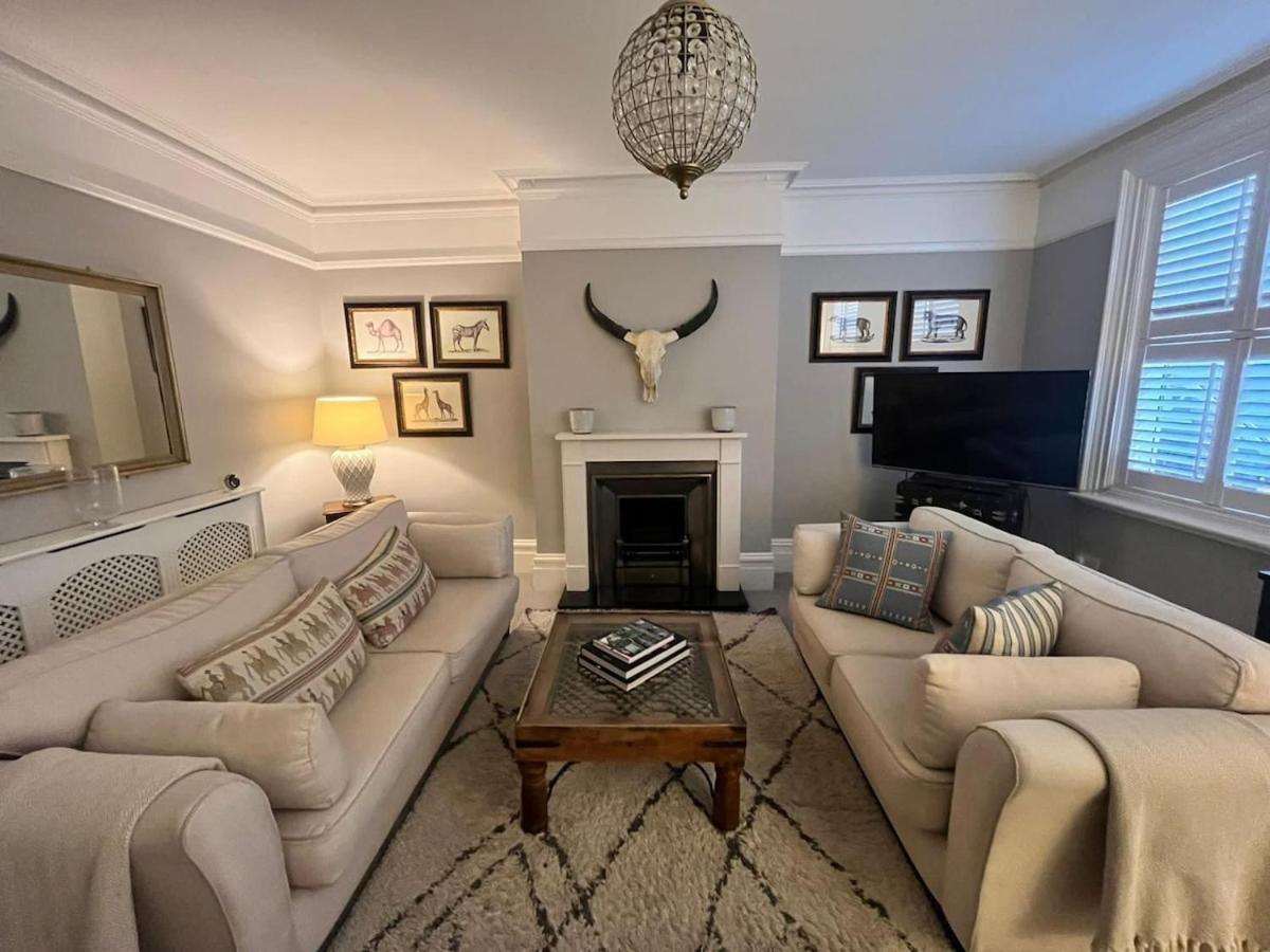 Elegant & Spacious 3 Bed Apartment