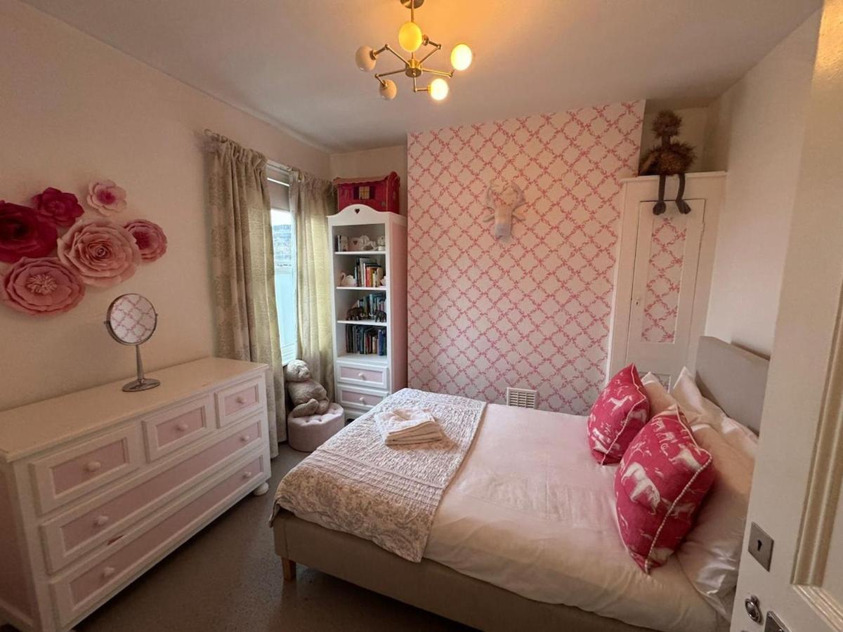 Elegant & Spacious 3 Bed Apartment *
