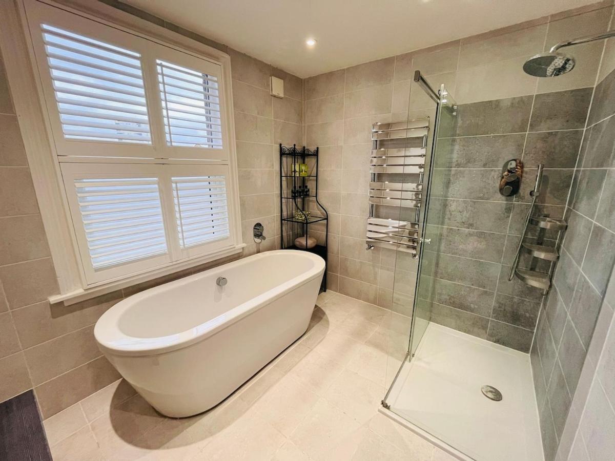 Apartment Elegant & Spacious 3 Bed *