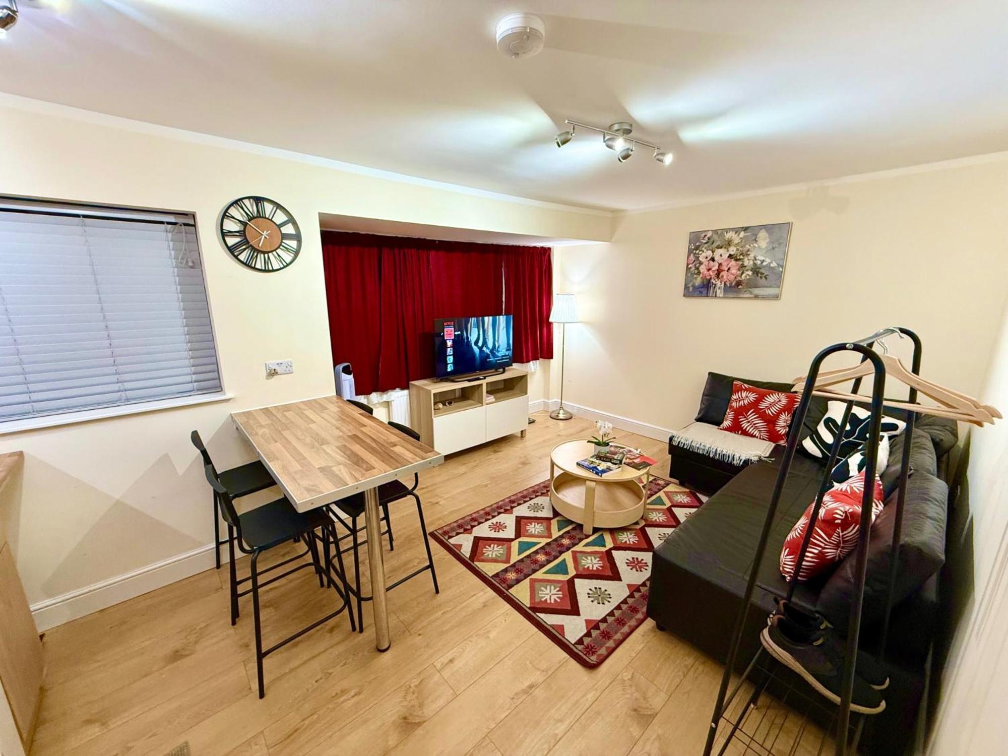 1b-sleeps4-freeparking-pets-wifi-london *