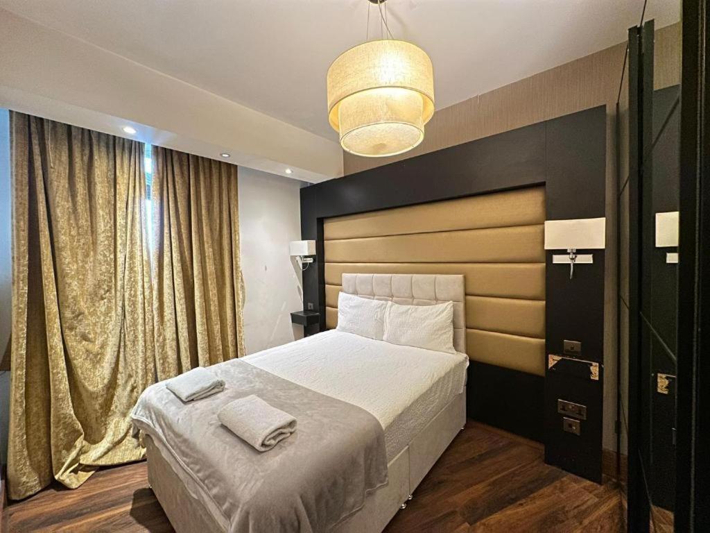 Park Lane Beautiful Family * London