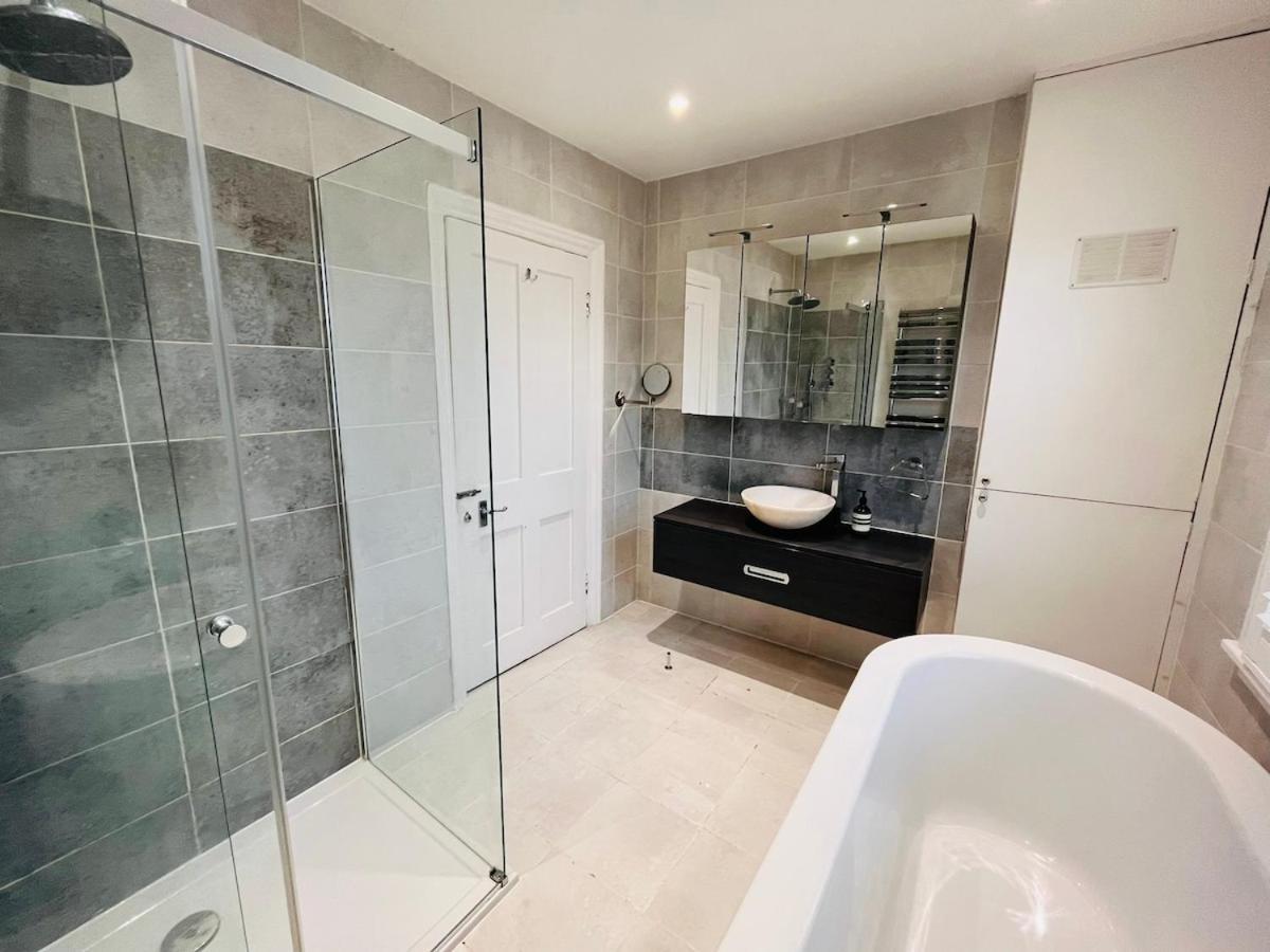 Leilighet Elegant & Spacious 3 Bed London