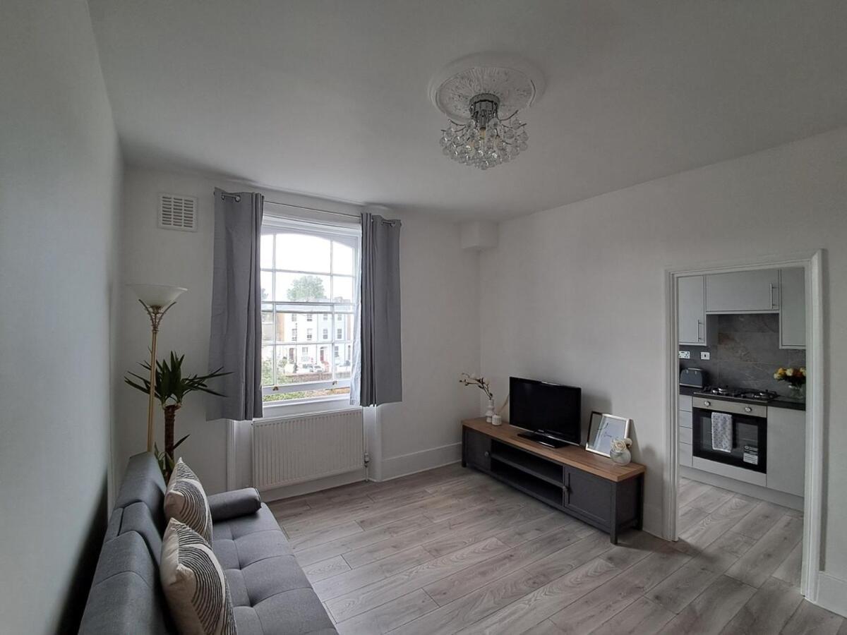 Apartment Newly Refurbished Flat In The Heart Of *