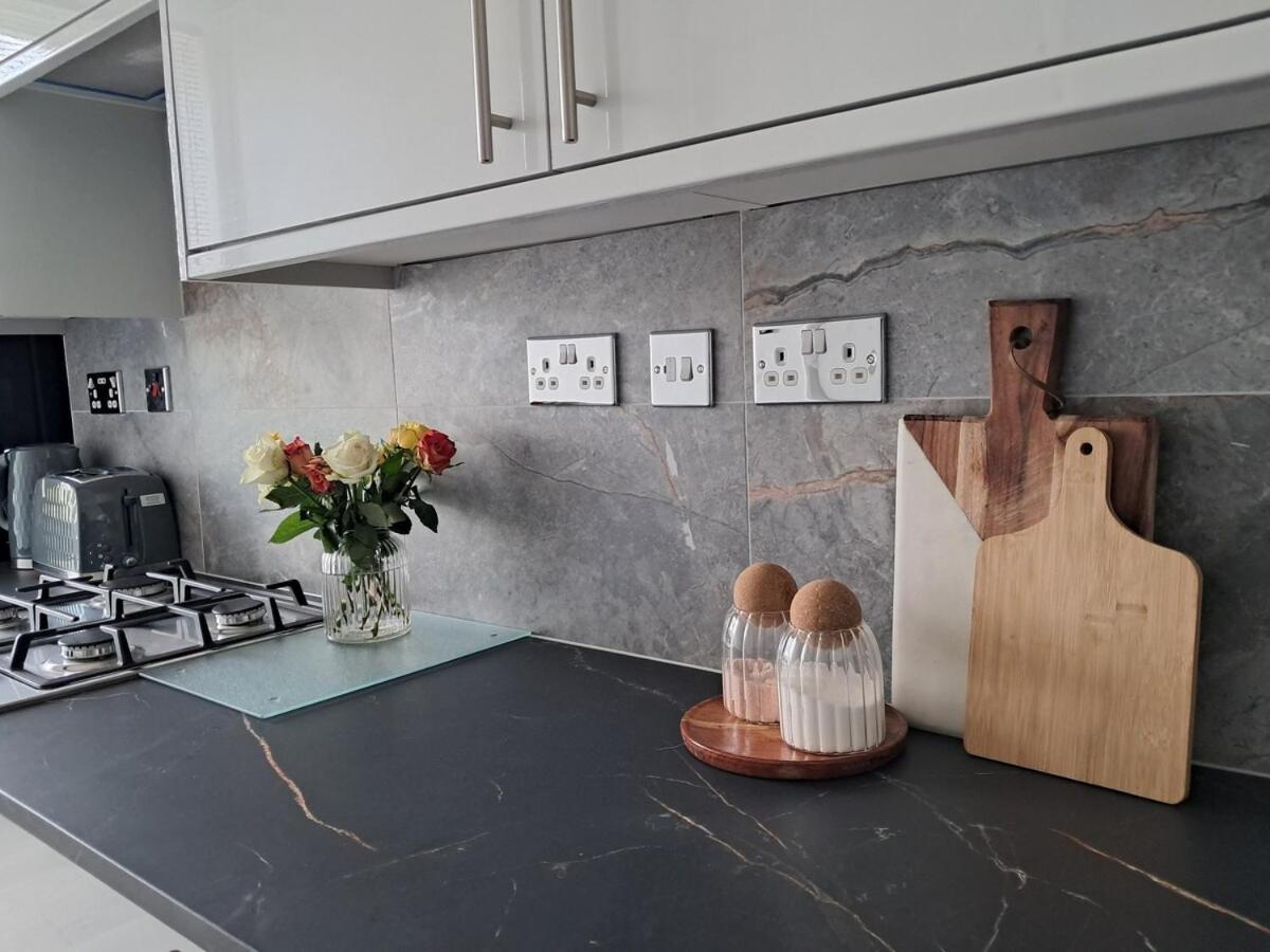 Newly Refurbished Flat In The Heart Of *