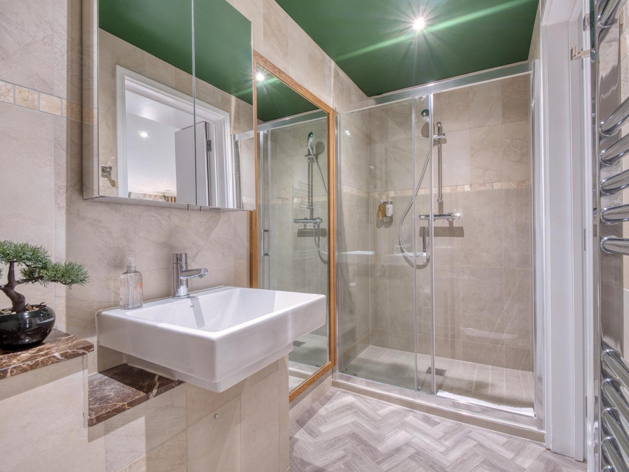 Apartment Borough Market - Hot Tub, Gaming & Cinema *