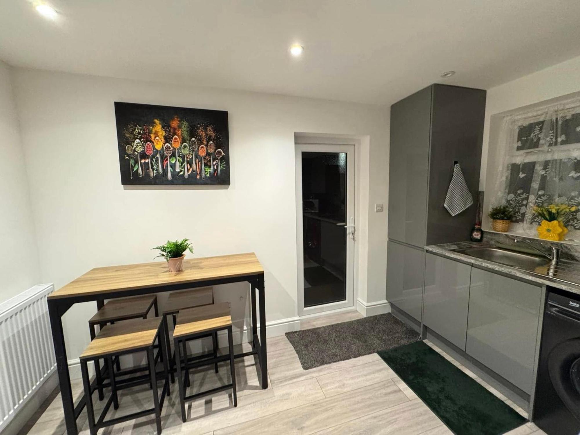 Modern 3 Bed Near Excel-big Ben Holiday home *