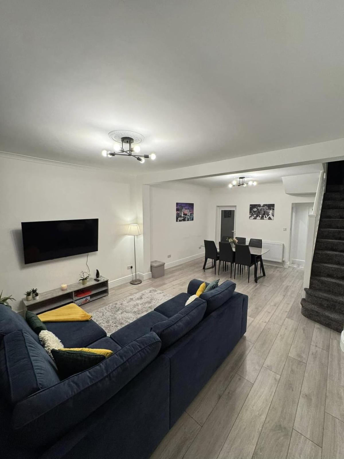 Modern 3 Bed Near Excel-big Ben Holiday home *
