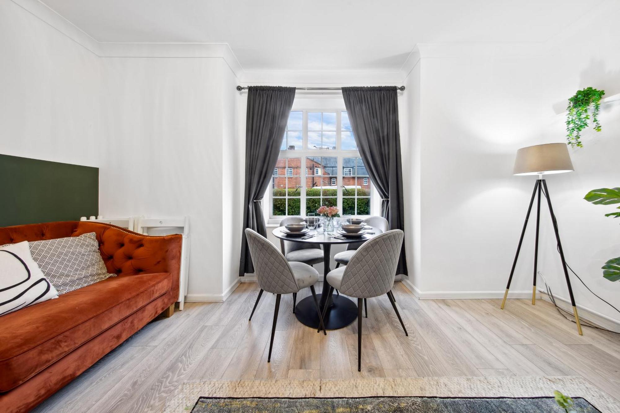 Luxury Retreat - Sleeps 7 - Hot Tub - Jacuzzi London