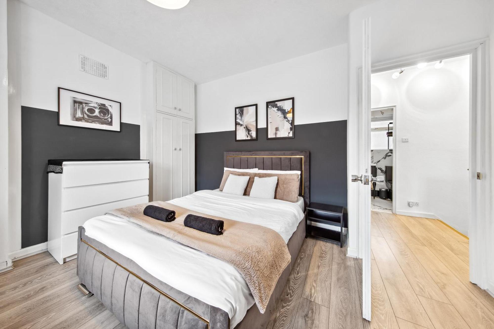 Luxury Retreat - Sleeps 7 - Hot Tub - Jacuzzi London