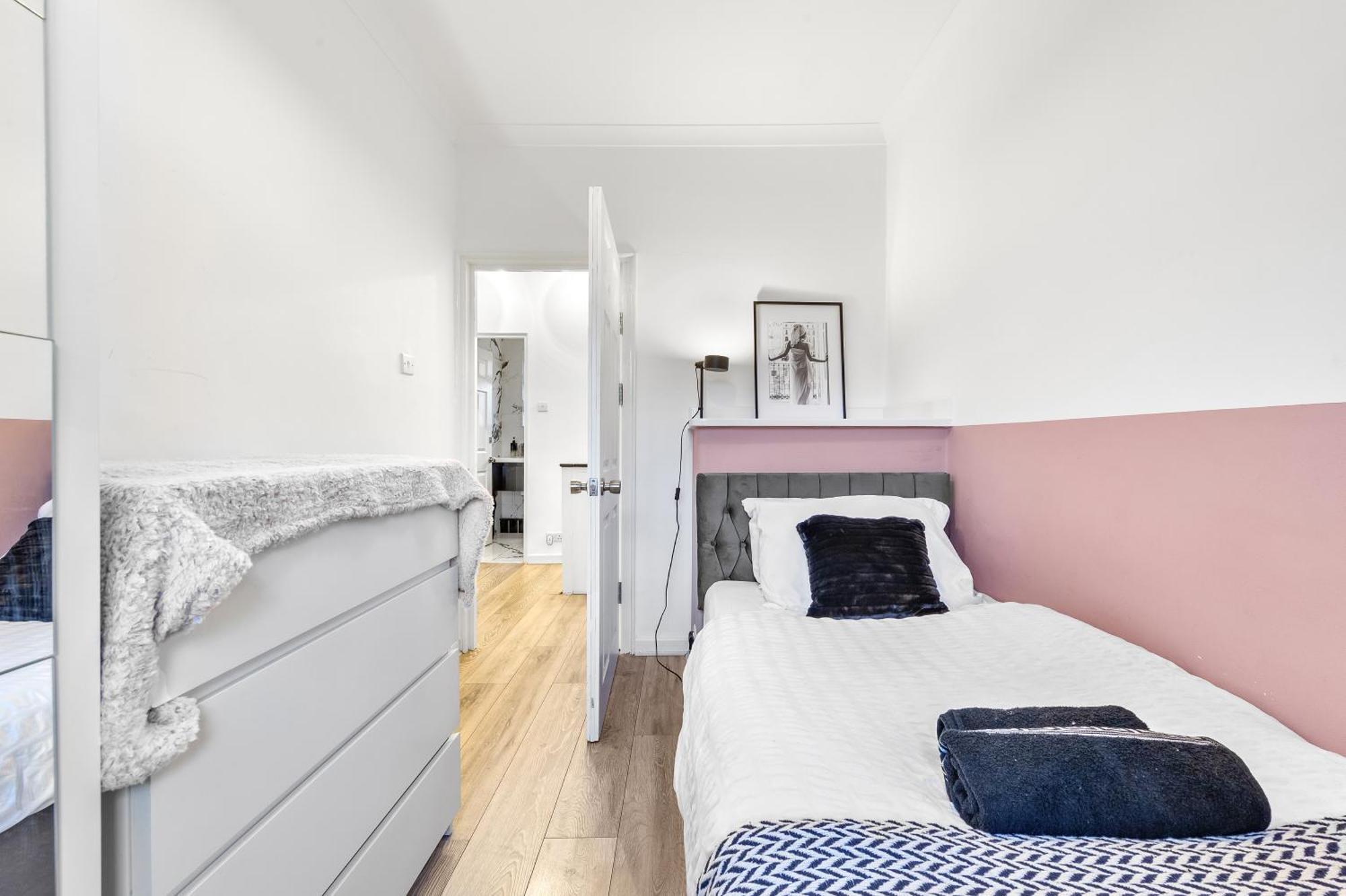 Luxury Retreat - Sleeps 7 - Hot Tub - Jacuzzi London