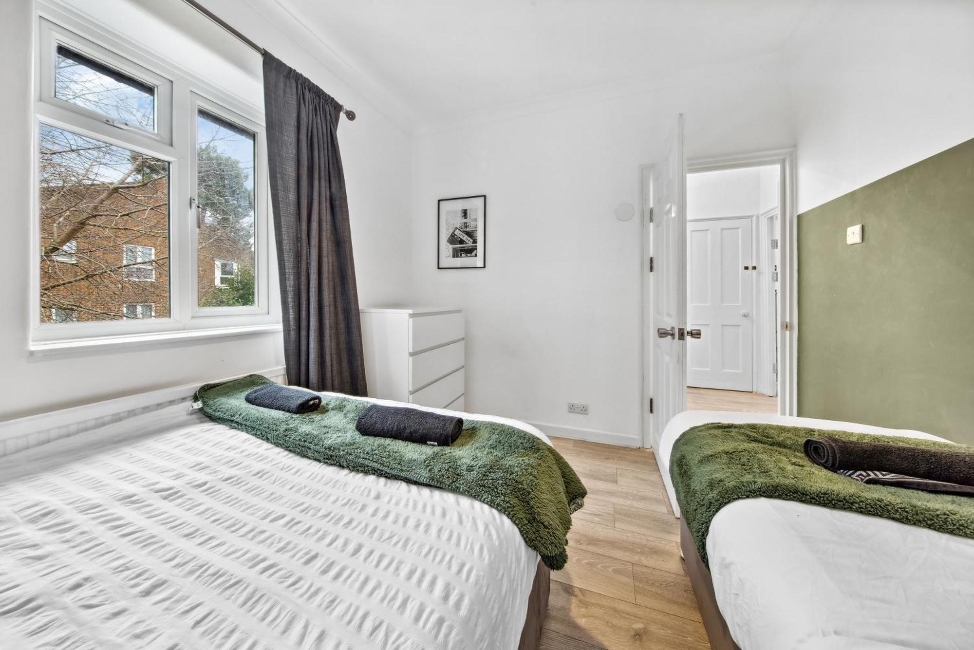 Holiday home Luxury Retreat - Sleeps 7 - Hot Tub - Jacuzzi London