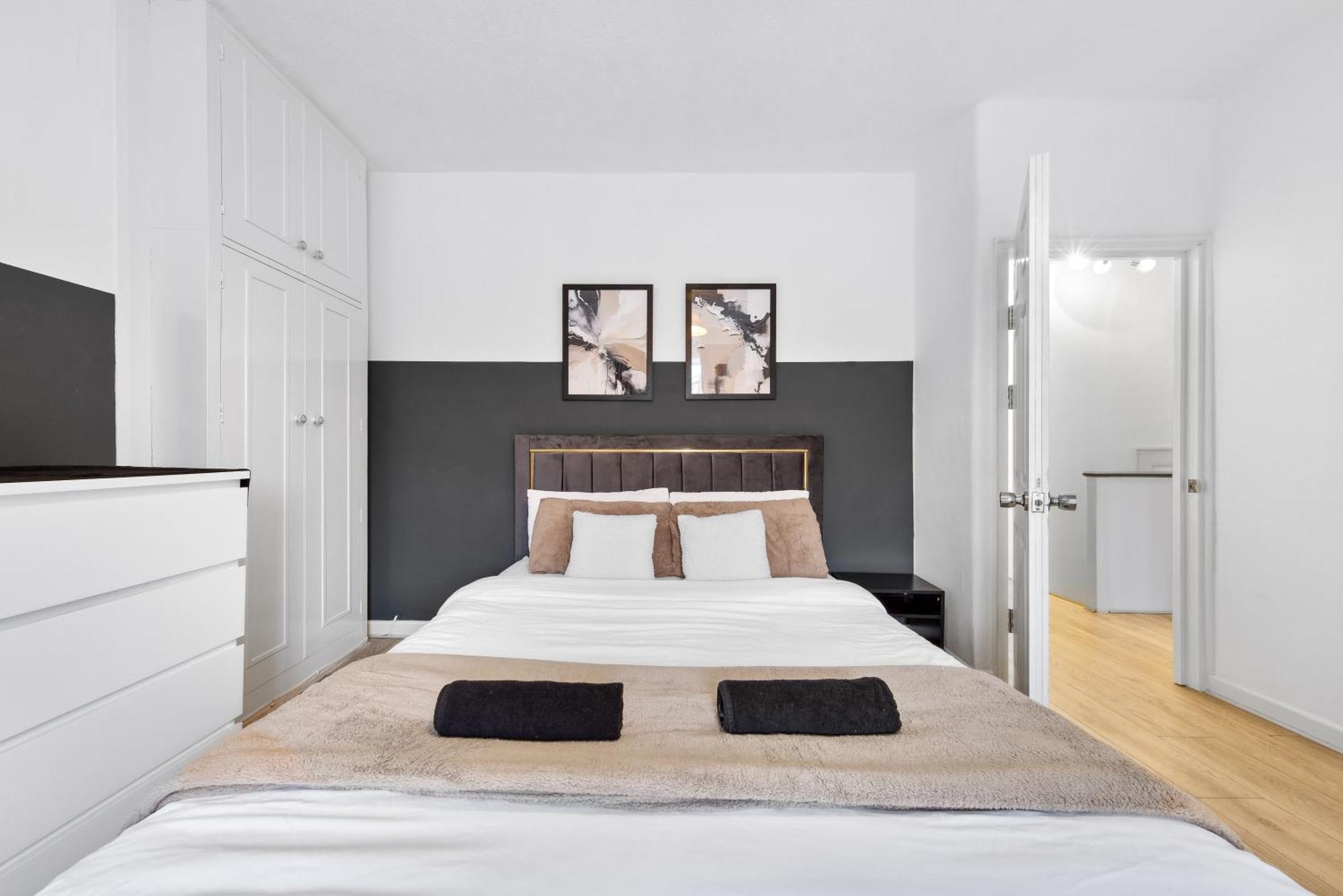 Luxury Retreat - Sleeps 7 - Hot Tub - Jacuzzi * London