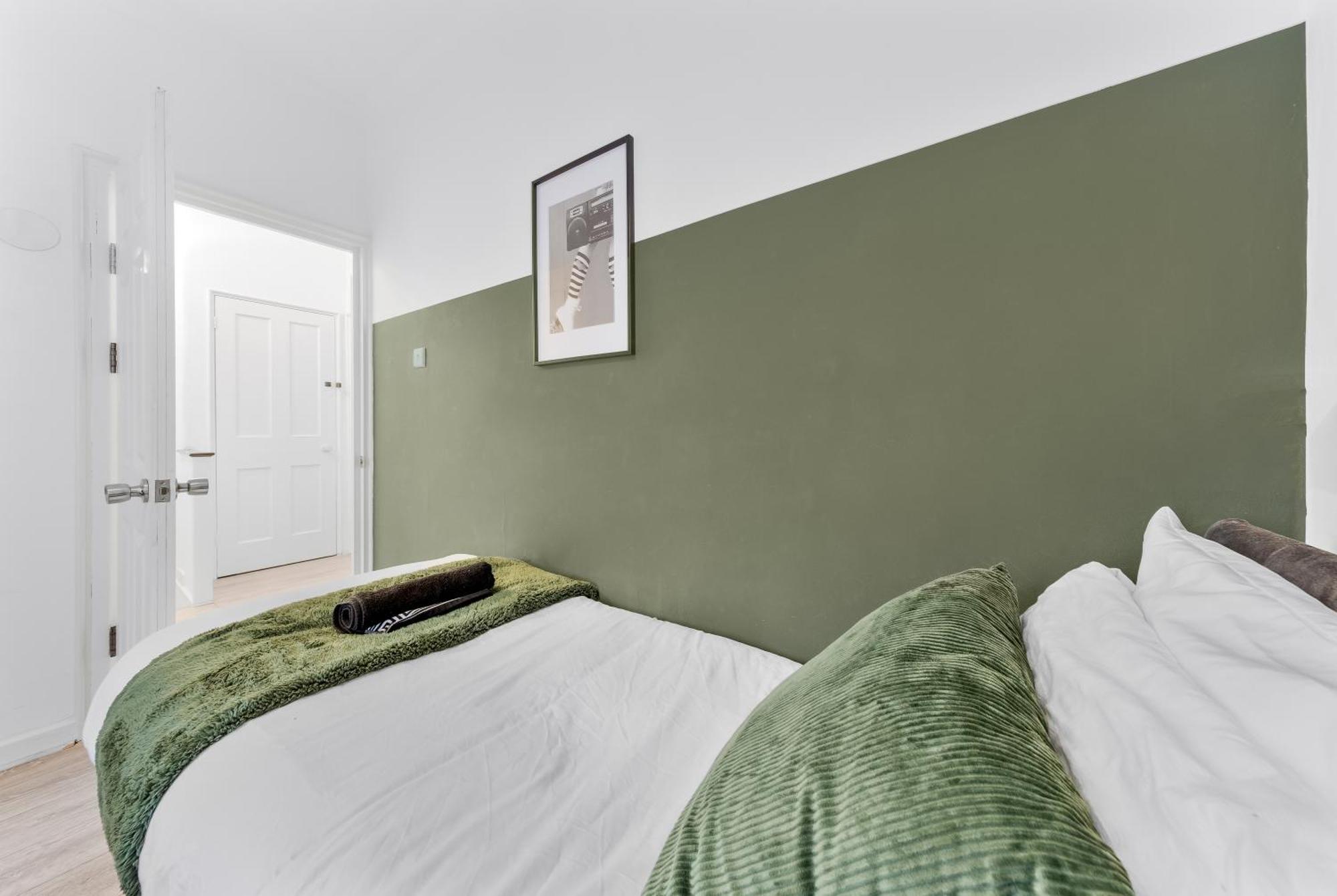 Luxury Retreat - Sleeps 7 - Hot Tub - Jacuzzi Holiday home