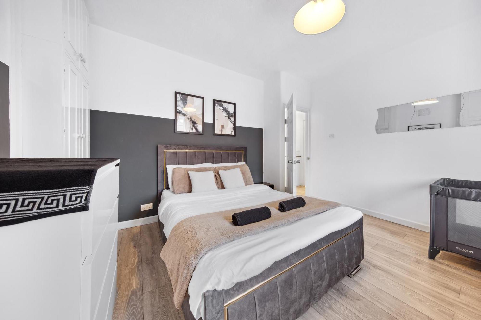 Holiday home Luxury Retreat - Sleeps 7 - Hot Tub - Jacuzzi London