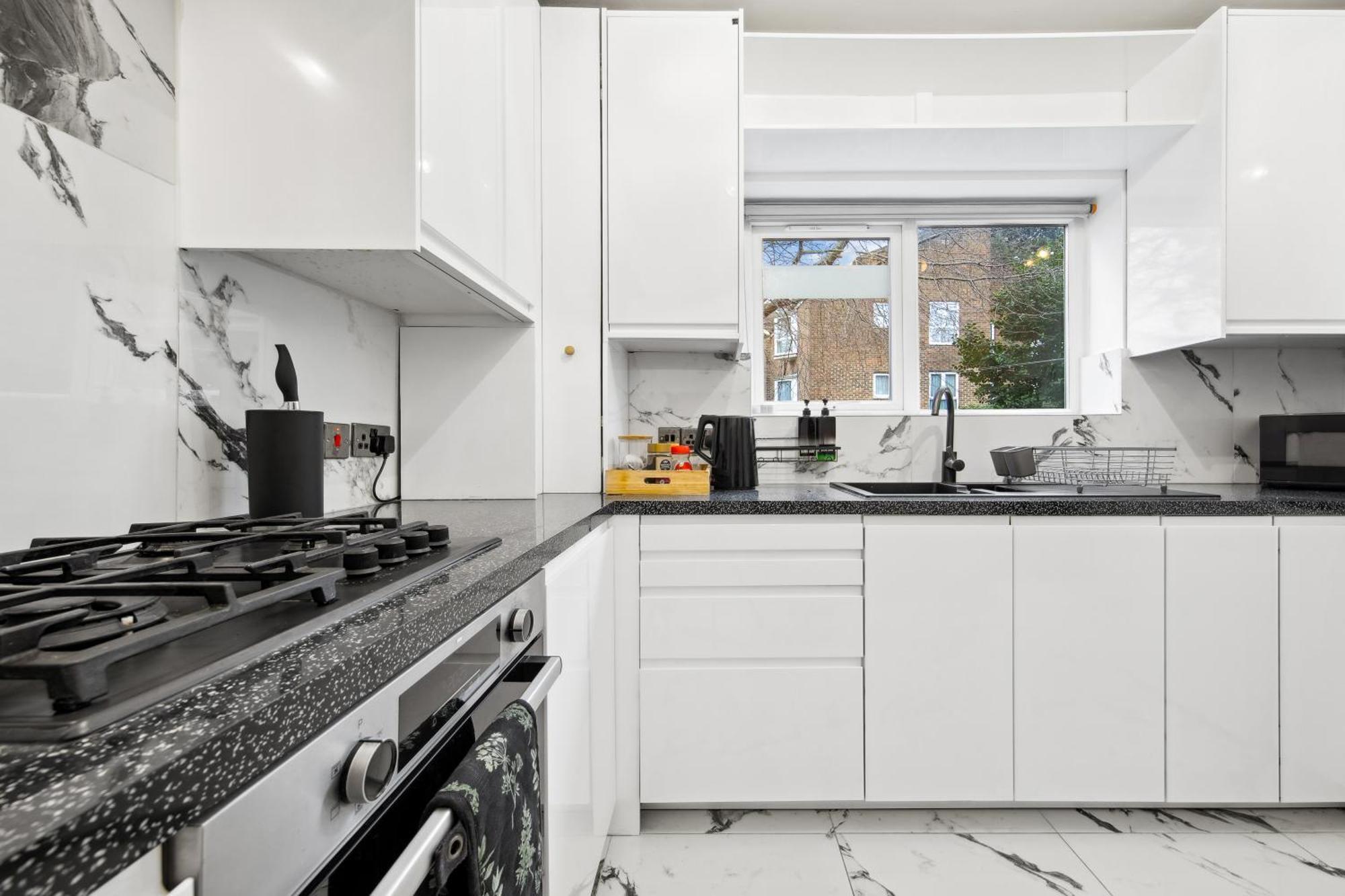 Luxury Retreat - Sleeps 7 - Hot Tub - Jacuzzi * London