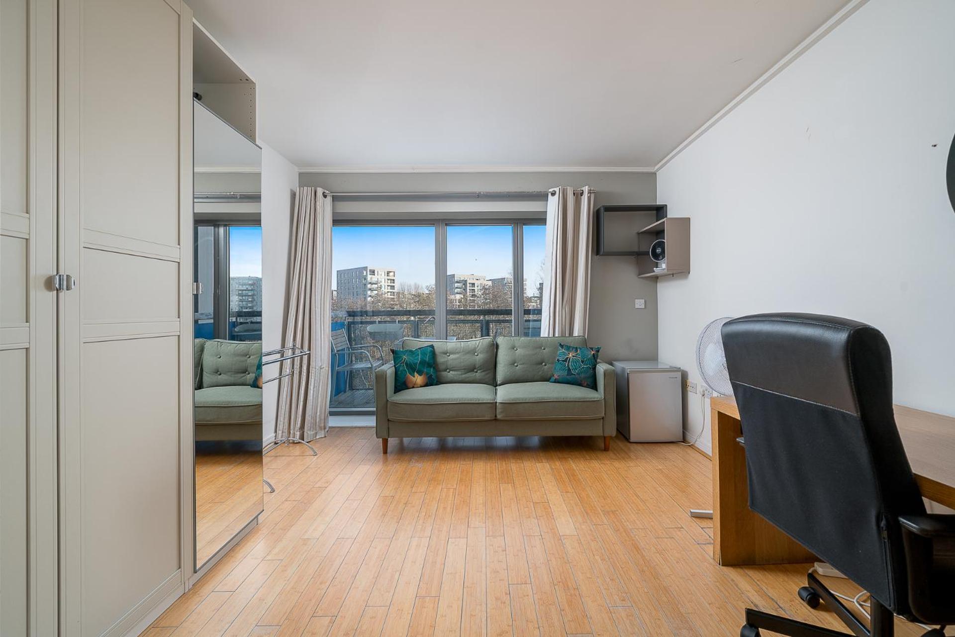 Lovely 3bd Flat, Parking, Sleeps Six Close To O2 Appartement Londen