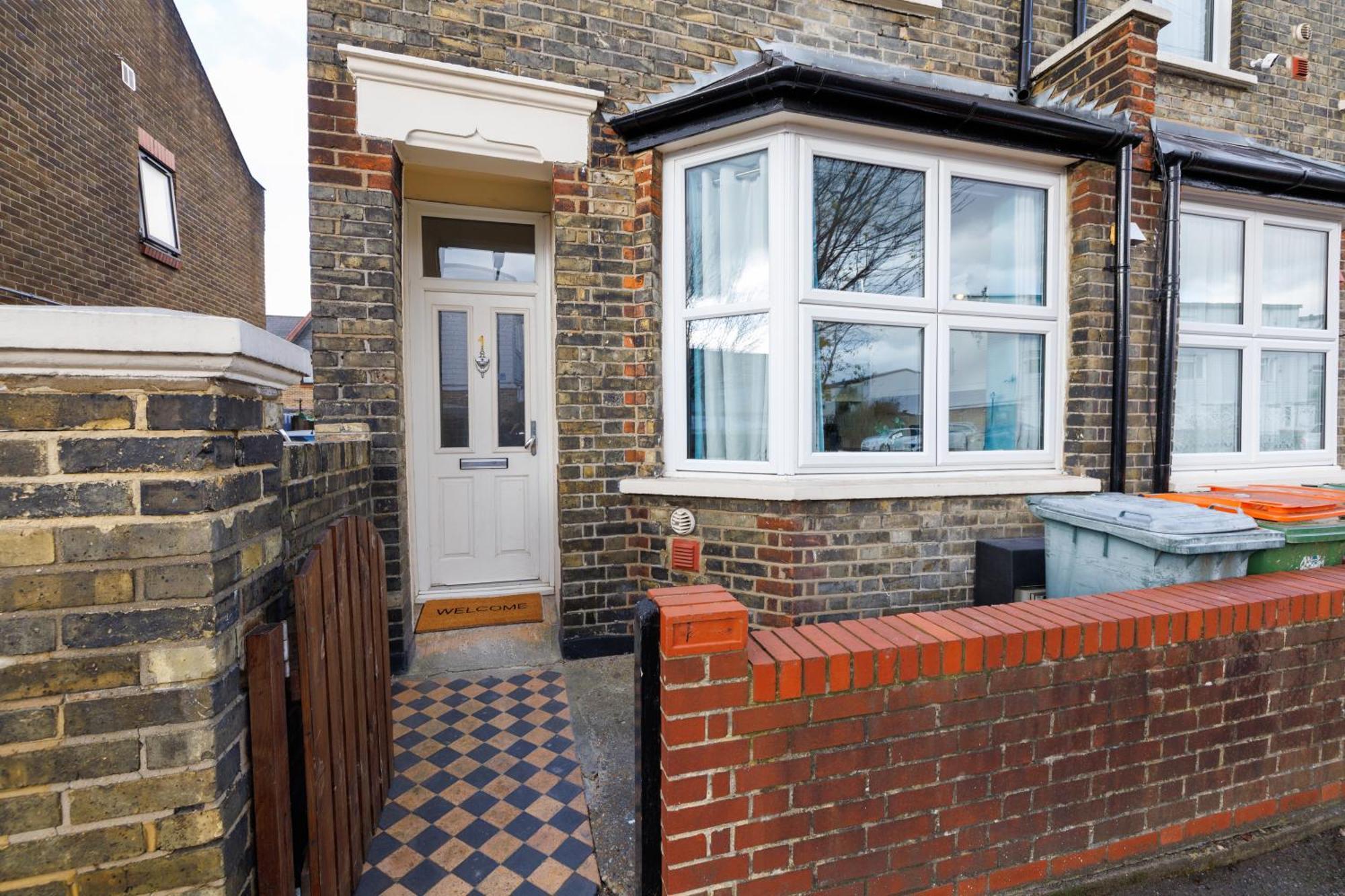 Corner Fly Homes Holiday home London