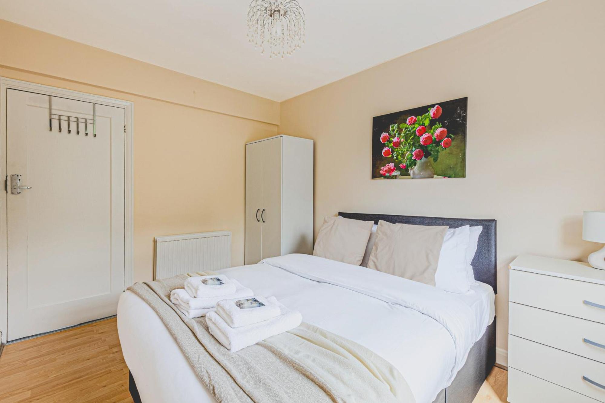 Charming 2br With Communal Garden In Acton Apartment