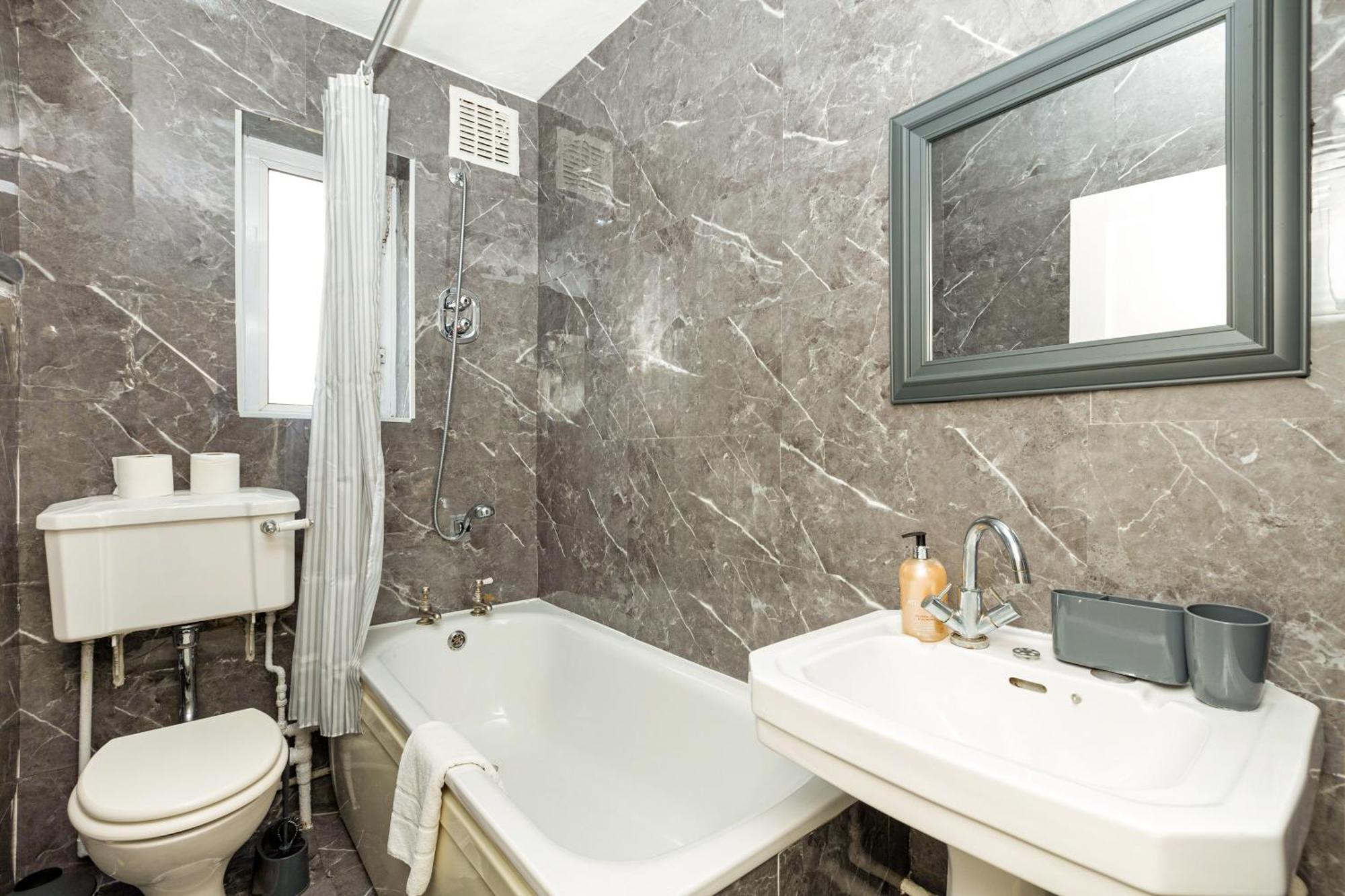 Charming 2br With Communal Garden In Acton *