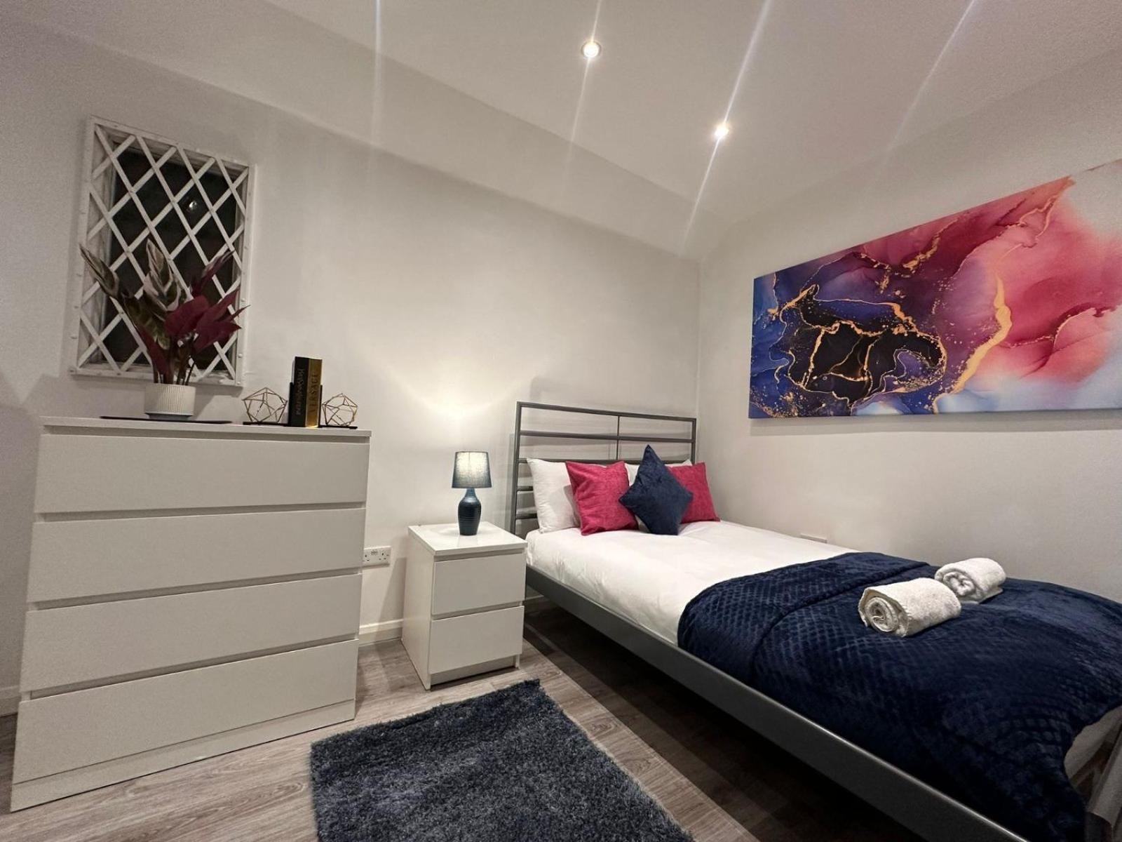 Studiosleeps2-gardenview-parking-internet-patio London