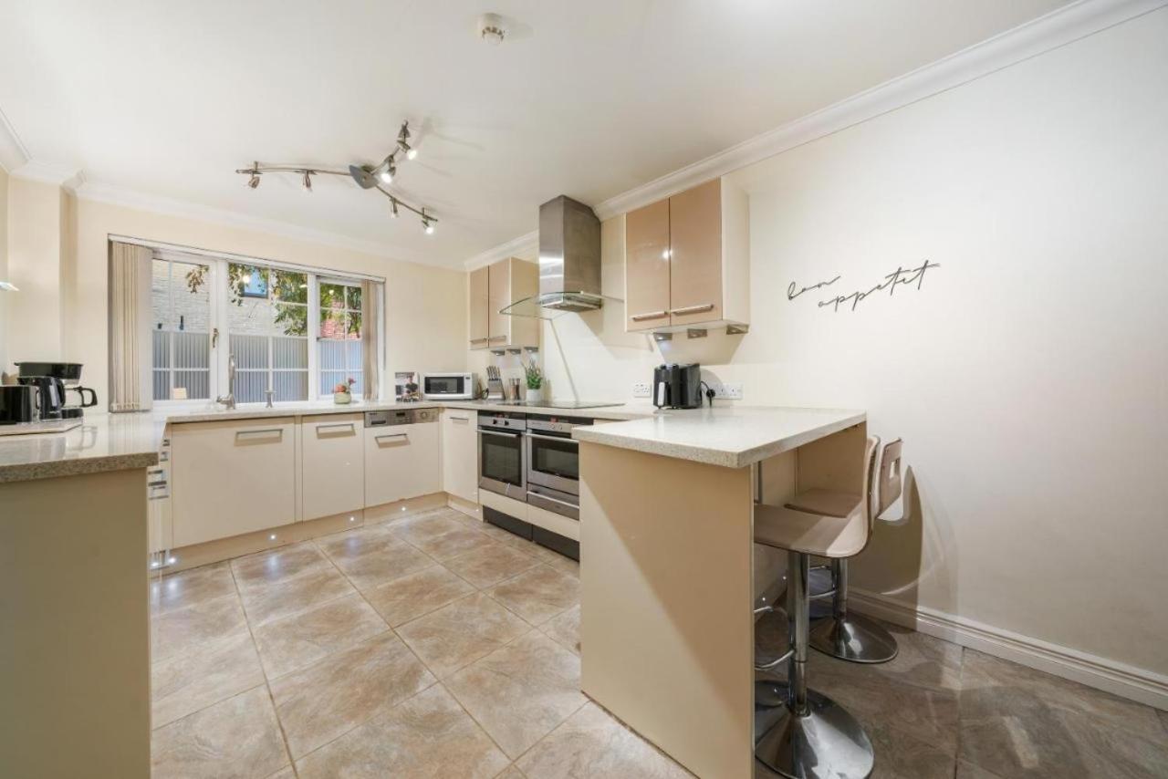 Three Bedroom House Near London Bridge Holiday home *