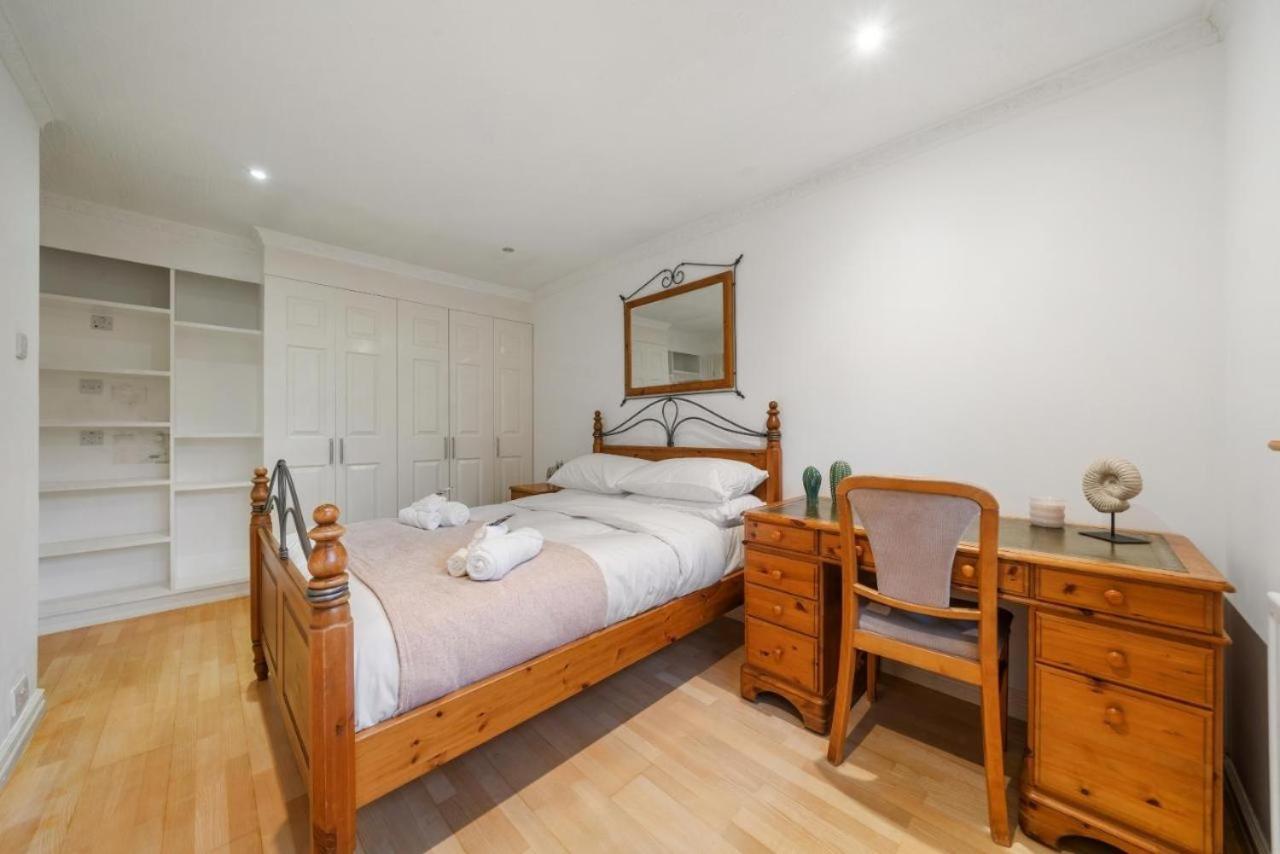 Holiday home Three Bedroom House Near London Bridge London