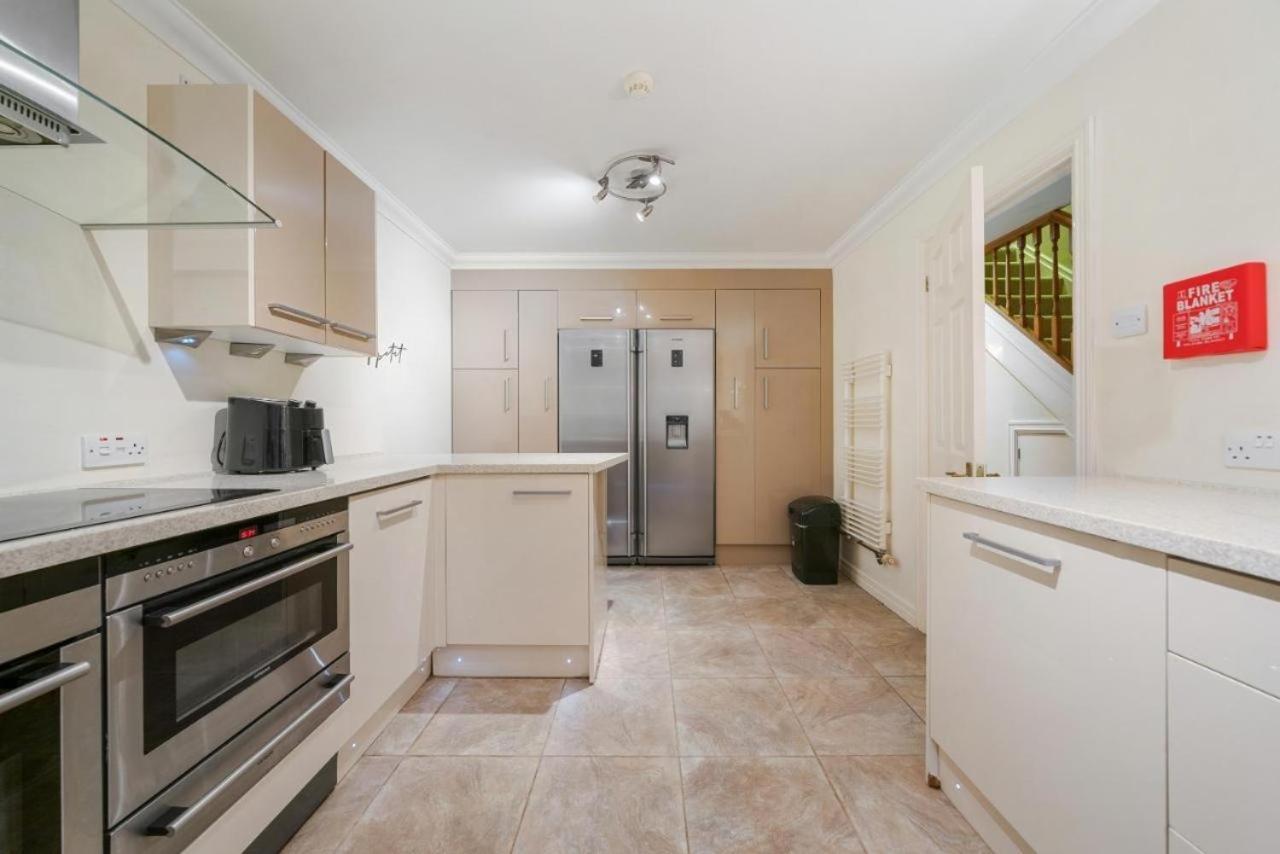 Three Bedroom House Near London Bridge * London